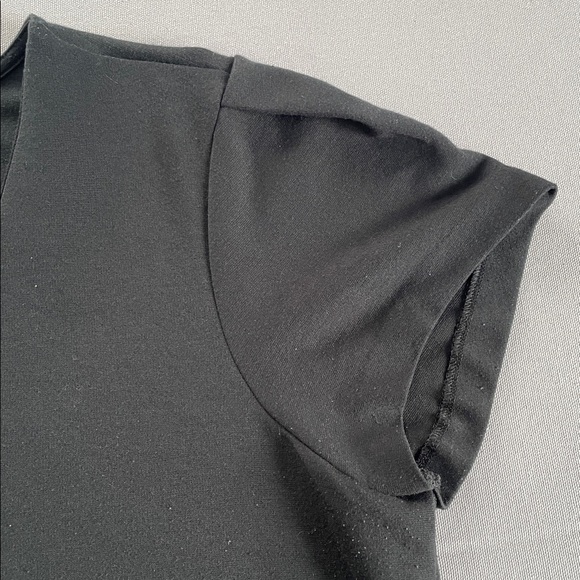 Banana Republic Short Sleeve V-Neck Tee - Picture 3 of 8